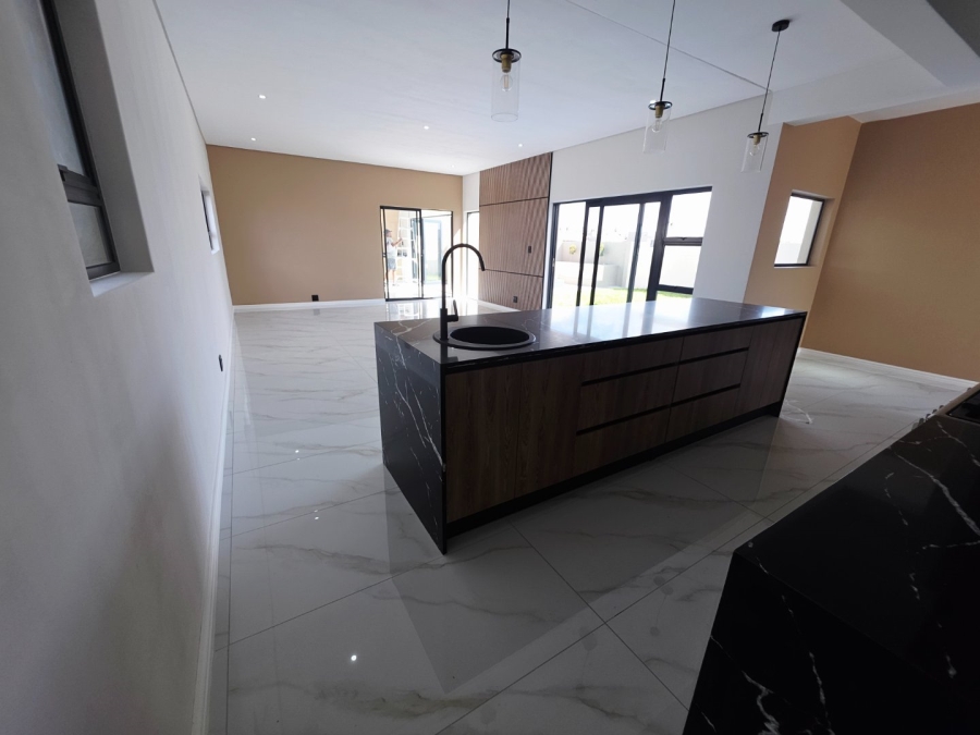 4 Bedroom Property for Sale in Sandown Western Cape